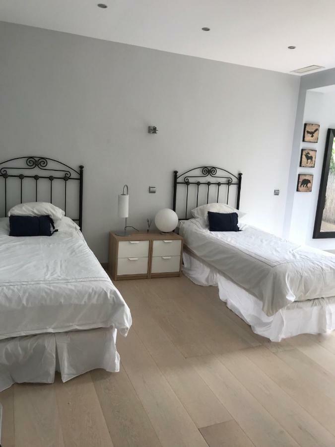 Villa With Heated Pool And Jacuzzi Close To Puerto Banus And Beach Estepona Exteriör bild