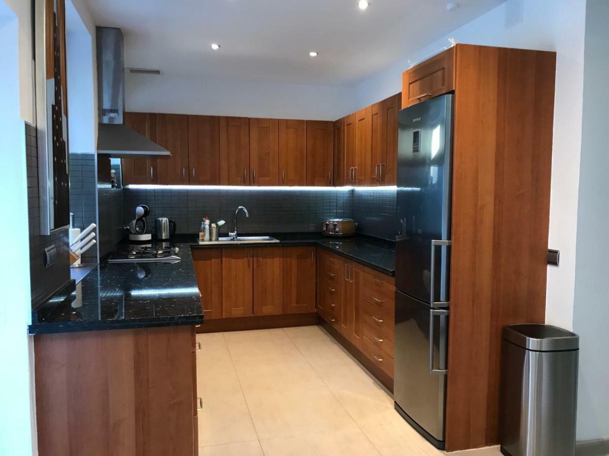 Villa With Heated Pool And Jacuzzi Close To Puerto Banus And Beach Estepona Exteriör bild